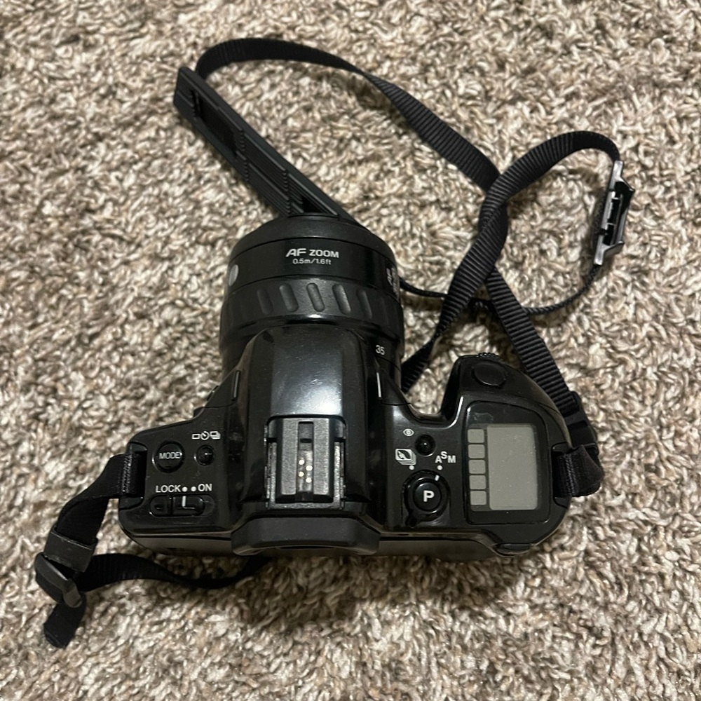 Black Minolta SLR Camera - Picture 2 of 3